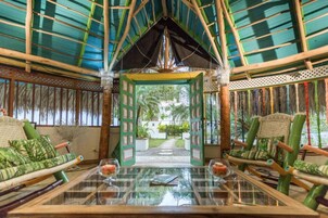 家庭开间套房, 1 间卧室 | 客房内保险箱、熨斗/熨板、免费 WiFi、床单