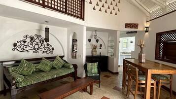 Family Studio Suite | In-room safe, iron/ironing board, free WiFi, bed sheets