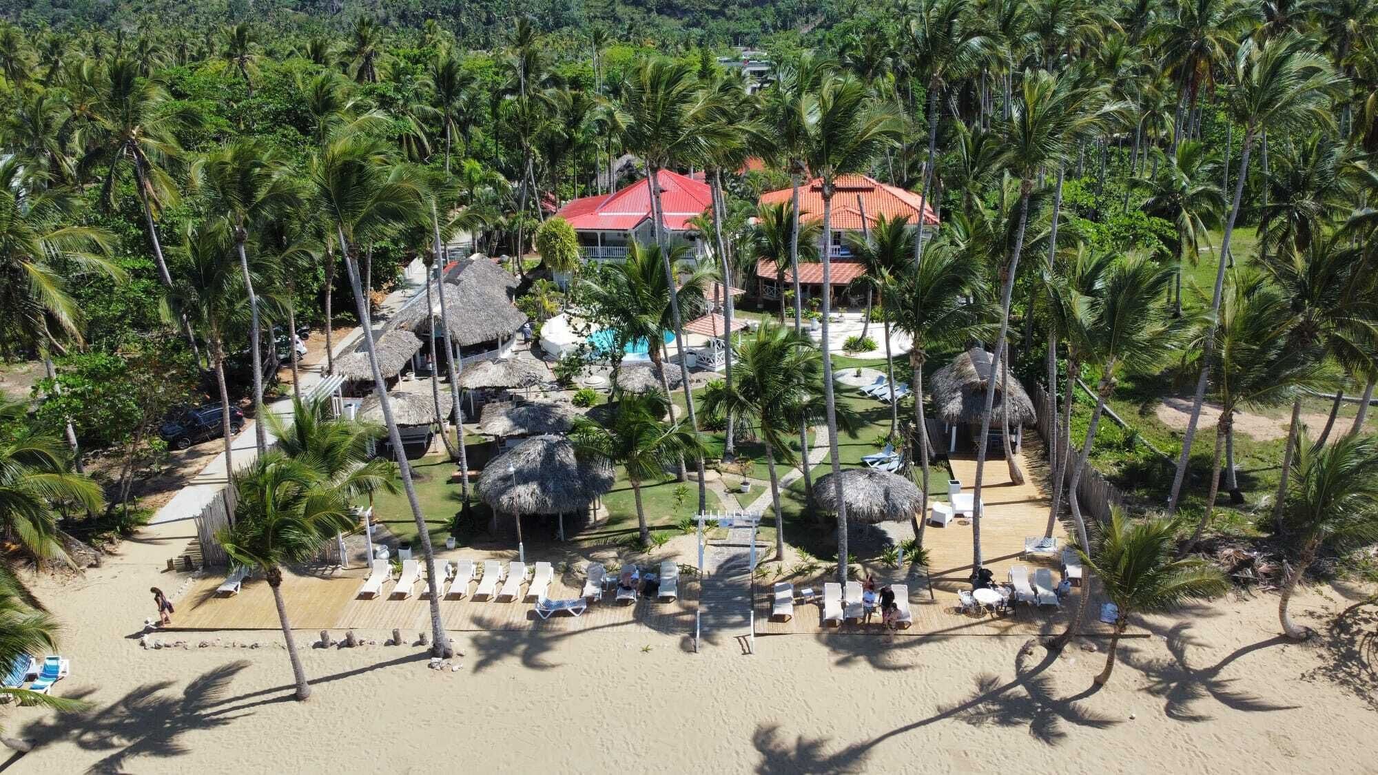 Vista frontal de la propiedad