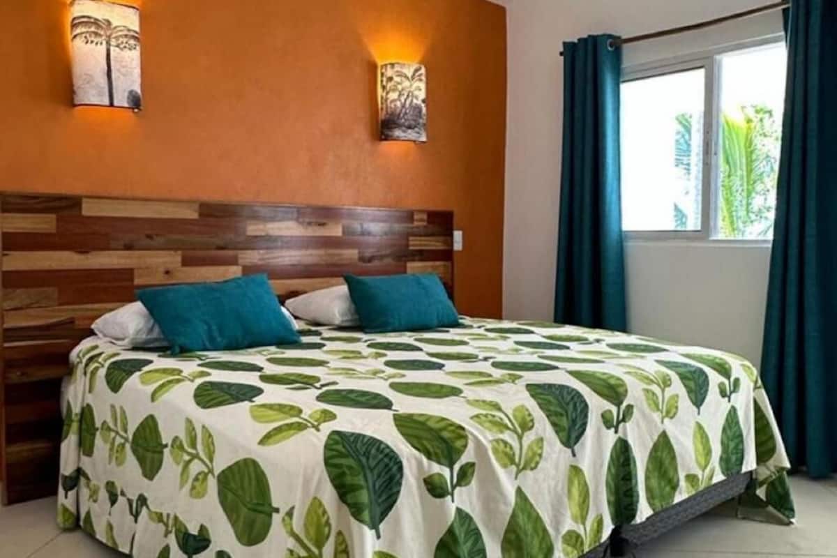 1 bilik tidur, peti besi dalam bilik, seterika/papan seterika