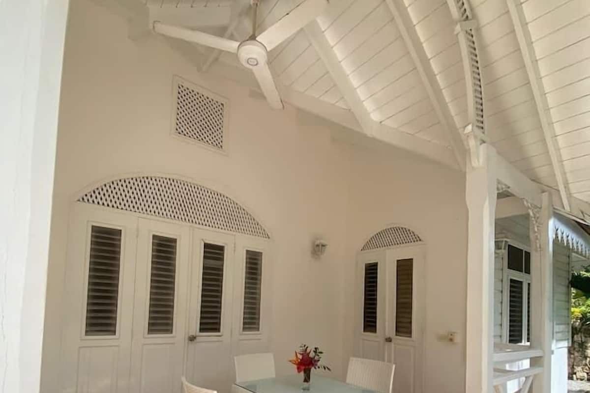 Comfort Studio Suite, 3 Bedrooms | 1 bilik tidur, peti besi dalam bilik, seterika/papan seterika