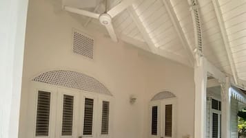 Comfort-Studiosuite, 3 Schlafzimmer | 1 Schlafzimmer, Zimmersafe, Bügeleisen/Bügelbrett, kostenloses WLAN