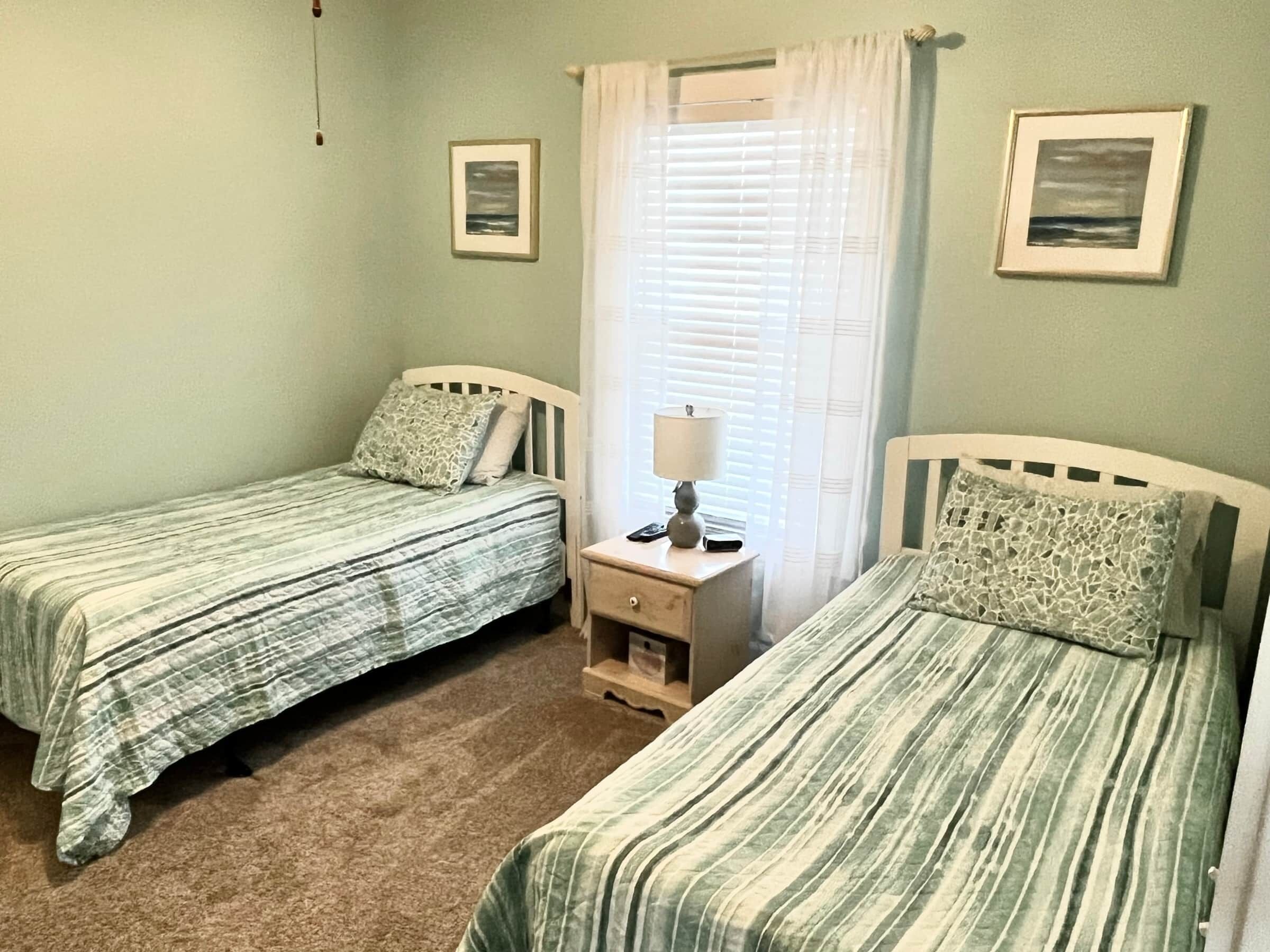 2 عدّة غرف نوم ومكواة/لوح كي وواي فاي وملاءات أسرّة