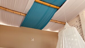 Basic-Ferienhütte | Schreibtisch, laptopgeeigneter Arbeitsplatz, Zustellbetten