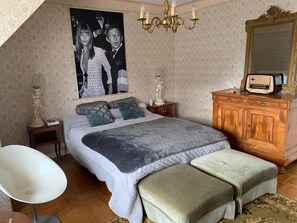 5 slaapkamers, een strijkplank/strijkijzer, reisbedje, gratis wifi