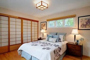 4 bedrooms, desk, iron/ironing board, travel cot