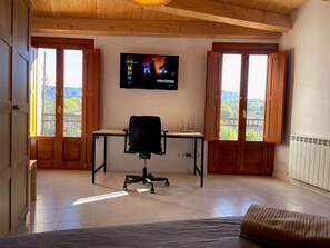 4 Schlafzimmer, Schreibtisch, WLAN, Bettwäsche