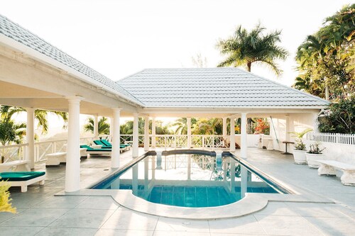 Bed & Breakfast with Lovely Pool and Breathtaking Views