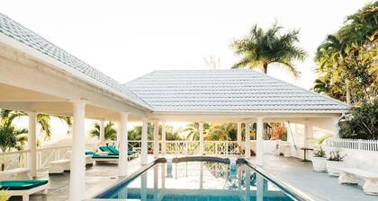 Bed & Breakfast with Lovely Pool and Breathtaking Views