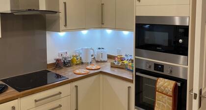 Luxury 3 Bedrooms, Driveway, Garage, Garden, M1