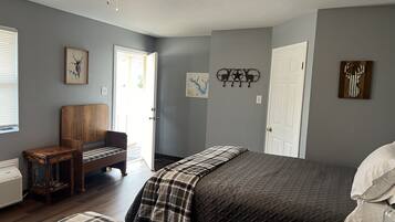 Bureau, fer et planche Ă repasser, Wi-Fi gratuit, draps fournis