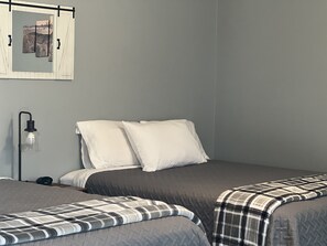 Bureau, fer et planche à repasser, Wi-Fi gratuit, draps fournis