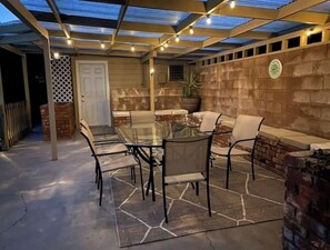 Outdoor dining - Cozy South Salinas Casita (Salinas)