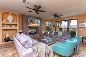 Living area - Beautiful Waterfront Villa with loading dock! (Needles)