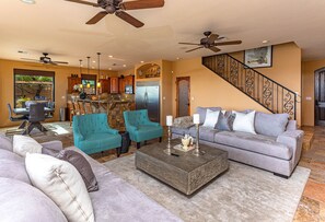 Living area - Beautiful Waterfront Villa with loading dock! (Needles)