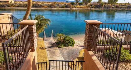 Beautiful Waterfront Villa with loading dock!