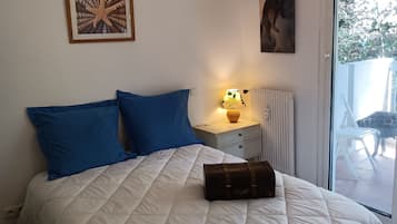 2 camere, una scrivania, ferro/asse da stiro, culla da viaggio