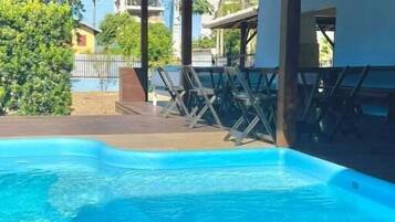 Außenpool, Liegestühle