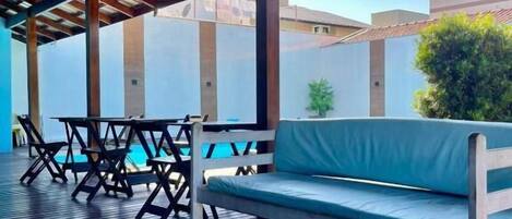 40-inch Smart TV with digital channels, TV