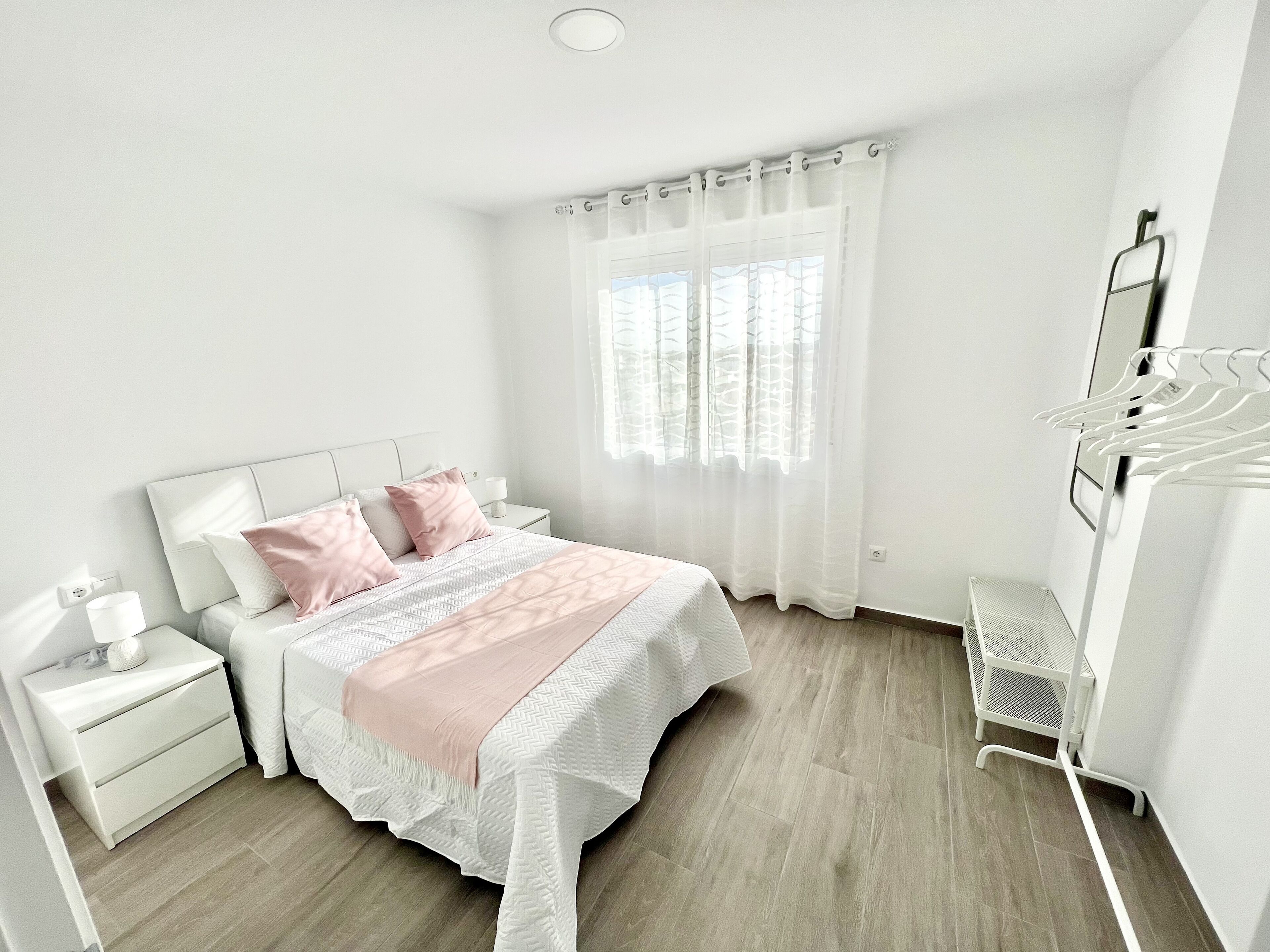 3 slaapkamers, een strijkplank/strijkijzer, beddengoed