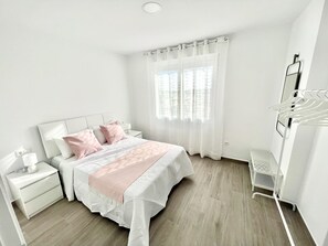 3 bedrooms, iron/ironing board, bed sheets