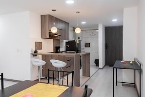 Apartment | Private kitchen | Full-size fridge, microwave, stovetop, dishwasher - EDIFICIO CAMILA (Manizales)