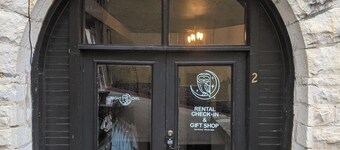 Night Owl 5S Downtown! Optional paid parking!