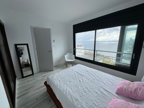 4 bedrooms, desk, iron/ironing board, free WiFi