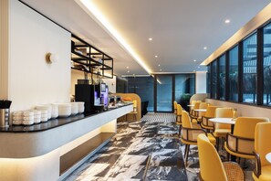 A modern hotel lobby with a bar area, seating, and large windows. - Best Western Ratchada Hotel (Bangkok)