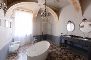 Dusche, Haartrockner, Bidet, Handtücher