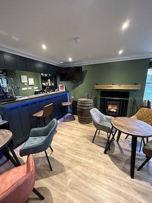 Bar (on property) - The Kenmuir Arms Hotel (Newton Stewart)