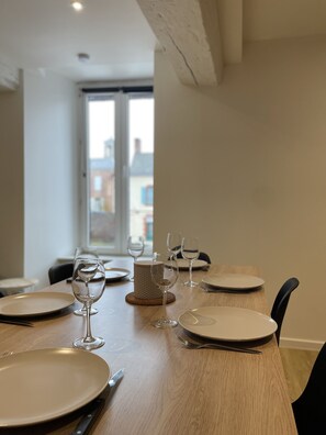 Dining - Comfortable, quiet accommodation in the heart of the city center (Montfort-sur-Meu)
