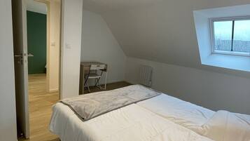 2 habitaciones, escritorio, wifi y ropa de cama