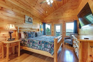 3 bedrooms, iron/ironing board, travel cot, WiFi - Winter Specials, 3 Master Suites, Breathtaking View, Theater, Hot Tub, Game Room (Gatlinburg)