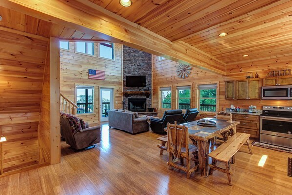 Interior - Winter Specials, 3 Master Suites, Breathtaking View, Theater, Hot Tub, Game Room (Gatlinburg)