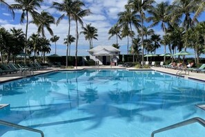 Outdoor pool, a heated pool - Gorgeous townhouse at Indigo Reef w. Pool & dock (Marathon)