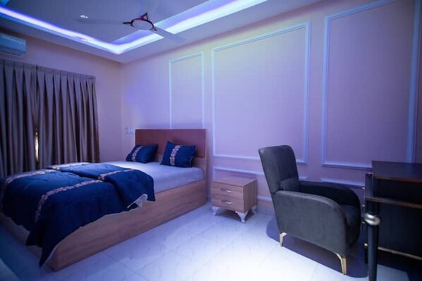 1 bedroom, iron/ironing board - Luxury Place At Achimota (Accra)