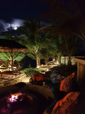 Property grounds - Private Beach Villa & 2 Pools, Sleeps Upto 22 (Makunduchi)