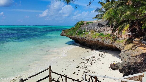 Beach - Private Beach Villa & 2 Pools, Sleeps Upto 22 (Makunduchi)
