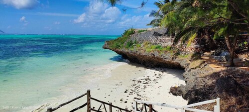 Private Beach Villa & 2 Pools, Sleeps Upto 24