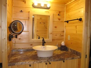 Hair dryer, towels - The Treehouse - TN Honeymoon Cabin - HOT TUB - in BSF!!! (Fentress County)