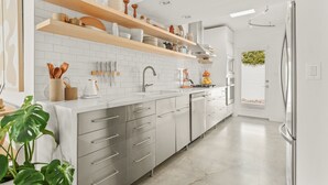 Coffee/tea maker, fridge, microwave, oven - The North Starr ~ A Modern Luxury Escape (Palm Springs)