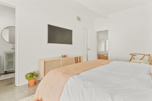 3 chambres, coffres-forts dans les chambres, bureau