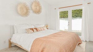 3 bedrooms, in-room safe, desk, iron/ironing board - The North Starr ~ A Modern Luxury Escape (Palm Springs)