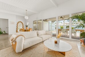 Living area - The North Starr ~ A Modern Luxury Escape (Palm Springs)