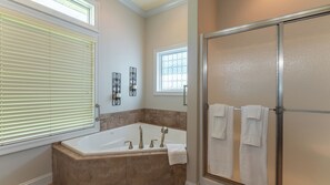 Shower, jetted bath, hair dryer, towels - Overlooking 9th Green at Osage National Golf Resort (Lake Ozark)