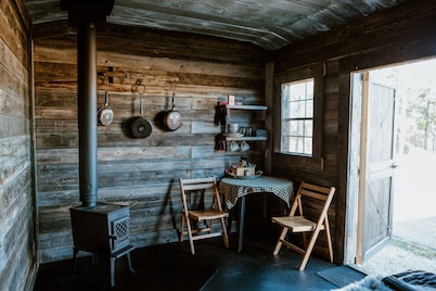 Romantic OFF GRID Micro Cabin for 2 with a cozy wood stove. 