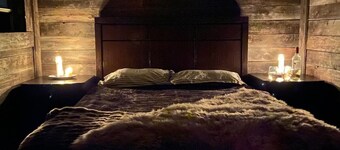 Romantic, cozy OFF GRID Micro Cabin for 2, OPEN WINTER with wood burning stove