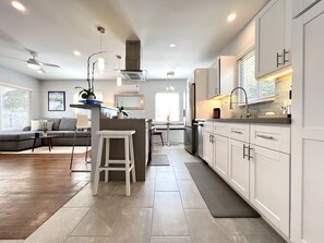 Fridge, oven, stovetop, dishwasher