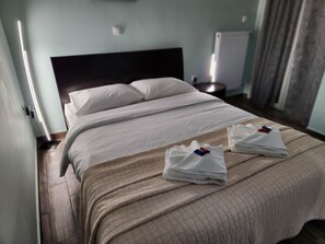 1 bedroom, iron/ironing board, free WiFi